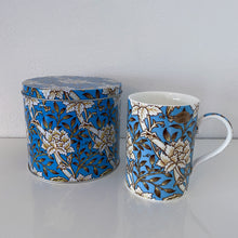 Load image into Gallery viewer, William Morris Printed Mug in a Tin
